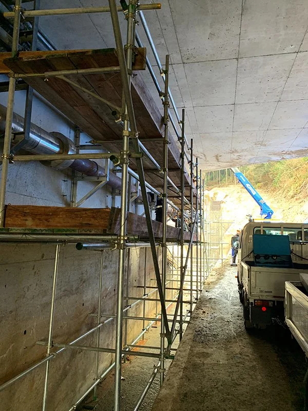 災害復旧配管用足場 施工写真1